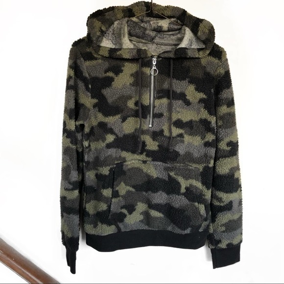Tops - green camouflage faux sherpa‎ fuzzy quarter zip hooded long sleeve sweater